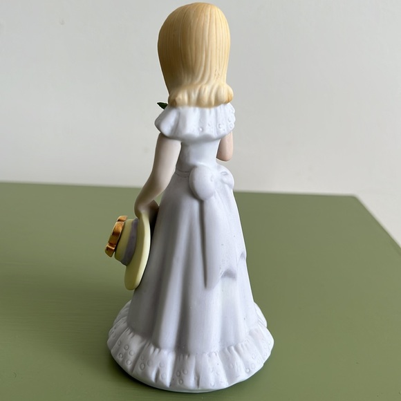 Enesco growing up porcelain doll aged 12 - Picture 3 of 5